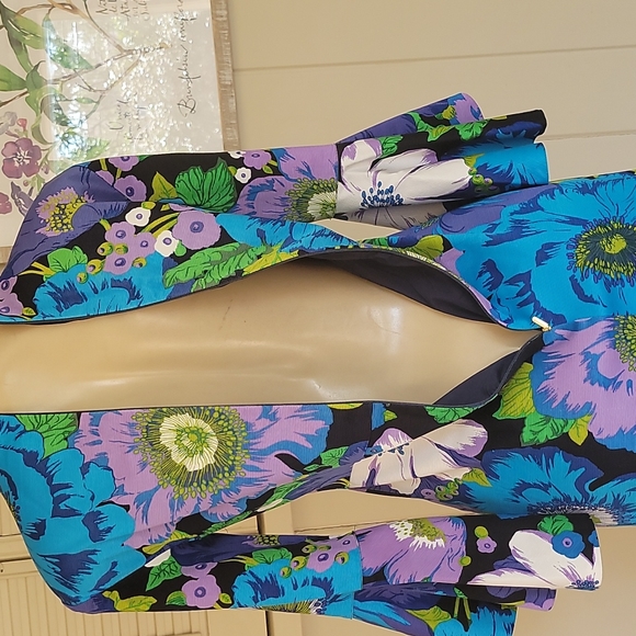 TRINA TURK WINNIE BELL SLEEVED DRESS - Picture 15 of 16